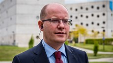 Premiér Bohuslav Sobotka (SSD) pi návtv Královéhradeckého kraje diskutoval...