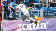 Ar�om Me�aninov z Ostravy slaví gól do brn�nské sít�.