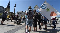 Několik lidí v sobotu 7. května demonstrovalo v Ostravě za legalizaci konopí....