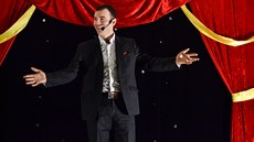 Jakub Vosáhlo se nev�nuje jen kouzlení a mentalismu. Vede také �adu �kolení, ve...