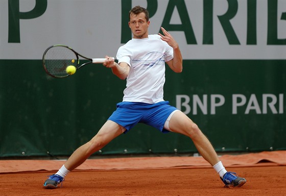 PREMIÉRA NA GRANDSLAMU. Adam Pavlásek v prvním kole Roland Garros.