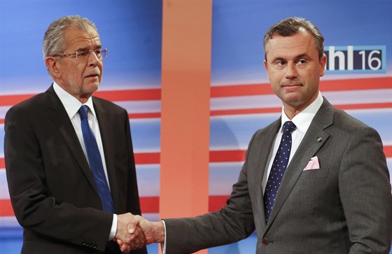 Oba kandidáti na prezidentský úad dorazili na televizní povolební debatu do...