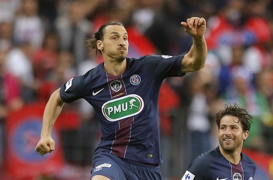 Zlatan Ibrahimovi z Paris SG se raduje z gólu ve finále Francouzského poháru.
