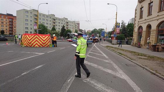 Policisté v Opavě vyšetřují příčiny dopravní nehody, při které zemřela...
