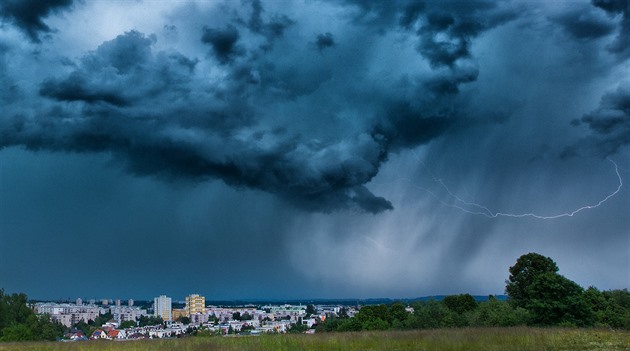 Meteorologové varují před silným větrem na Moravě, v noci ještě zesílí
