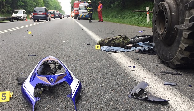 Při nehodě na D1 u Brna zemřel motorkář, dálnice přes tři hodiny stála