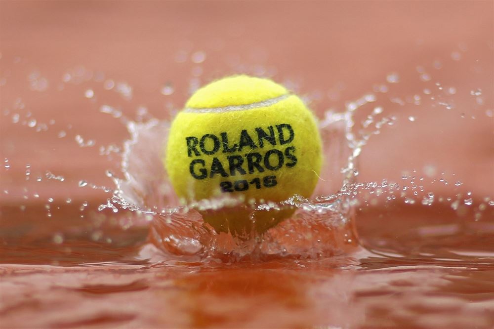 I druhý den na tenisovém Roland Garros komplikoval dé.