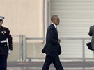 Americký prezident Barack Obama vystupuje z vrtulníku na letiti v Hiroim...