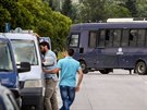 ecká policie zaala z tábora v Idomeni odváet tisíce migrant. (24. kvtna...