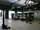 Pracovit motorá (hala oprav erpadel) s vozem Karosa 2070 City Bus v roce...