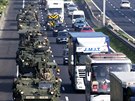 Americký konvoj míí po D1 do Vykova. (28. kvtna 2016)