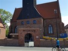 Budova starého gotického kostela v msteku Hel slouí jako muzeum.
