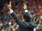 Dimitrios Itudis z CSKA Moskva svým gestem bhem finále Euroligy hlásí zmnu...