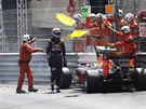 Momentka po havárii Maxa Verstappena v kvalifikaci na VC Monaka