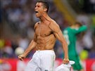 TAK SE NA M PODÍVEJTE. Cristiano Ronaldo slaví triumf v Lize mistr.
