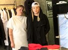 Zuzana Milandu a Viktorie Ka�t�nkov� (vpravo) maj� v brn� obchod s oble�en�m...
