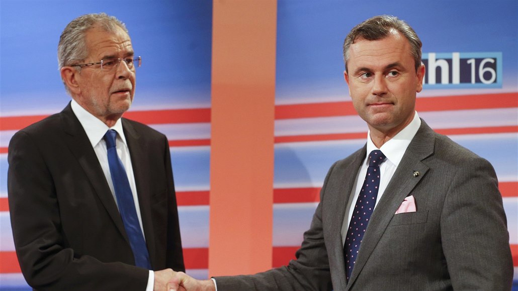 Oba kandidáti na prezidentský ú�ad dorazili na televizní povolební debatu do...