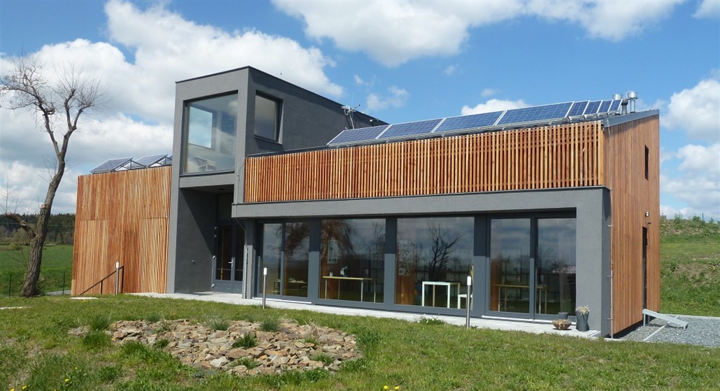 Environmentální centrum v Krsech na Plze�sku zvít�zilo v kategorii novostaveb.
