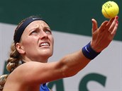 NADHOZ. Petra Kvitov ve tetm kole Roland Garros.