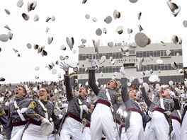 PROMOCE. Studenti americké prestiní vojenské akademie West Point slaví úspné...