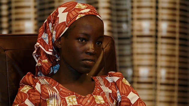 Nigerijská studentka Amina Ali Nkekiová se po dvou letech v zajetí Boko Haram dostala na svobodu. (19. května 2016)