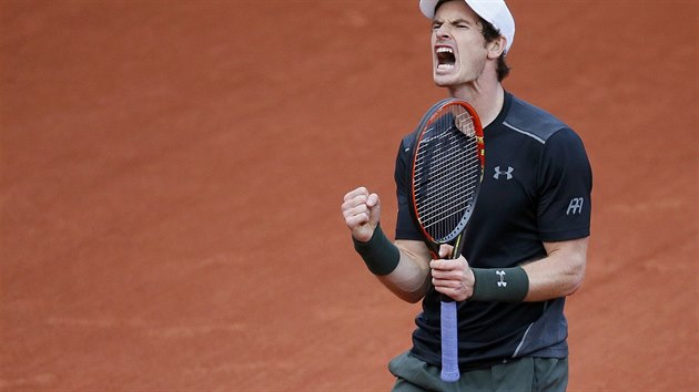 DIVOK RADOST. Andy Murray js v souboji s Radkem tpnkem.