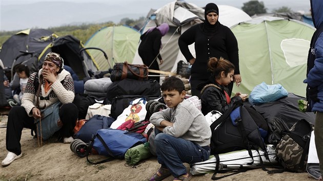 eck policie zaala vyklzet uprchlick tbor v Idomeni (24.5.2016)