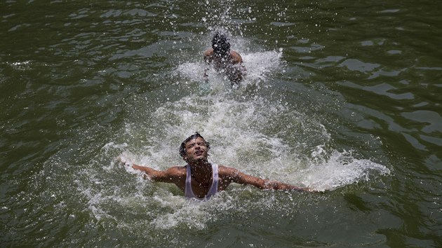 Indii v uplynulch tdnech trp vlna veder (18. kvtna 2016)