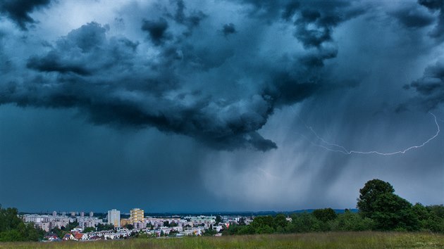 Obloha nad Hradcem Králové (28. kvten 2016)