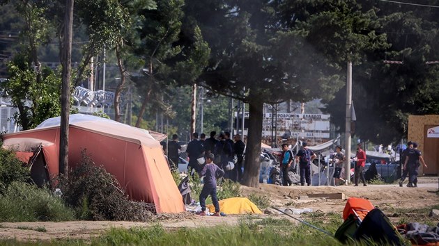 eck policie zaala v ter vyklzet tbor v Idomeni. (24. kvtna 2016)
