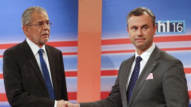 Oba kandidáti na prezidentský úřad dorazili na televizní povolební debatu do Vídně (22. května 2016).