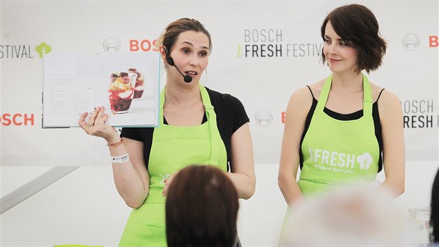 Klára Michalová a Gábina Kratochvílová představily na festivalu sladkou kuchařku. (21. 5. 2016)