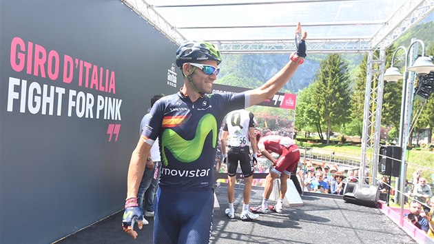 Alejandro Valverde ped startem 17. etapy Gira dItalia.
