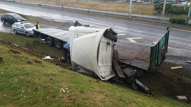 Nehoda kamionu na Rozvadovsk spojce (20.5.2016).