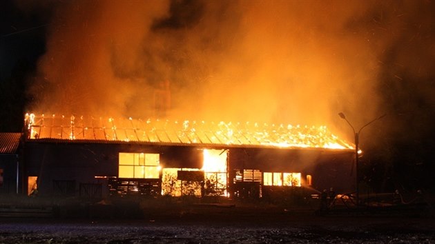 Požár pily v Dobřívě na Rokycansku. (22. května 2016)