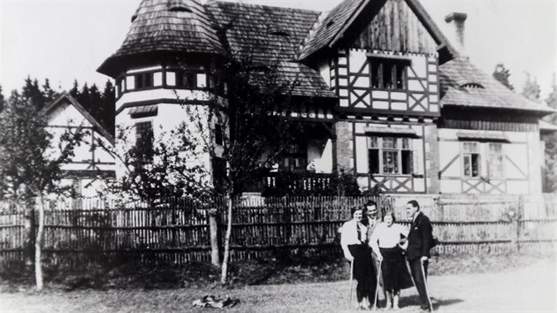 Hjovna bor postaven v roce 1908 souasn s Teslnskou hjovnou.