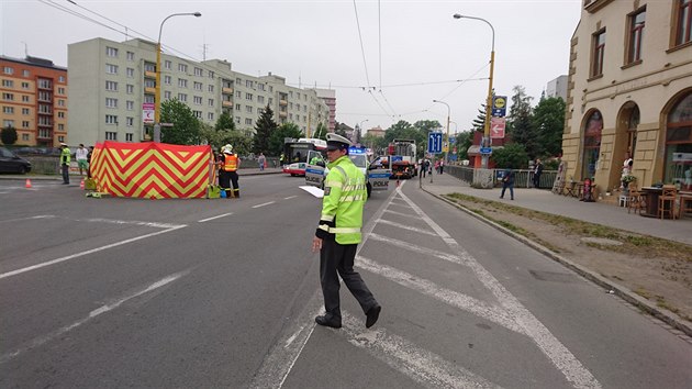 Policisté v Opavě vyšetřují příčiny dopravní nehody, při které zemřela šestaosmdesátiletá žena.