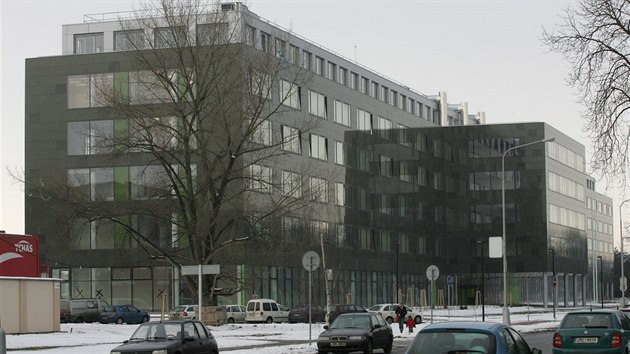 Pohled na budovu Přírodovědecké fakulty Univerzity Palackého v Olomouci dokončené v roce 2009 během zimy.