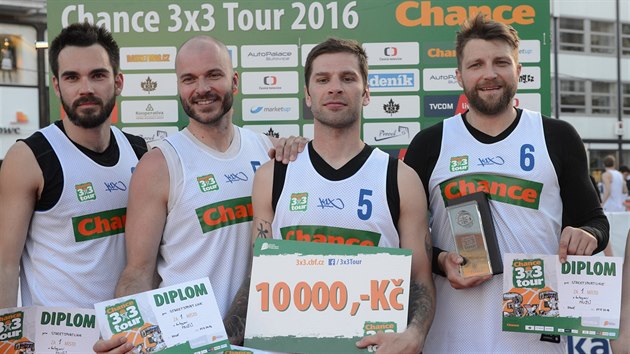 Vtzov brnnskho turnaje 3x3 Tour: zleva Roman Zachrla, Jan Kratochvl, Pavel Bosk a Ondej Dygrn