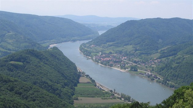 Dechberouc vhled ze zceniny Aggstein do dol Dunaje