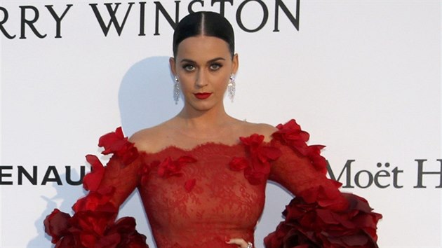 Katy Perry na galaveeru Nadace na podporu vzkumu AIDS (amfAR) (Antibes, 19. kvtna 2016)