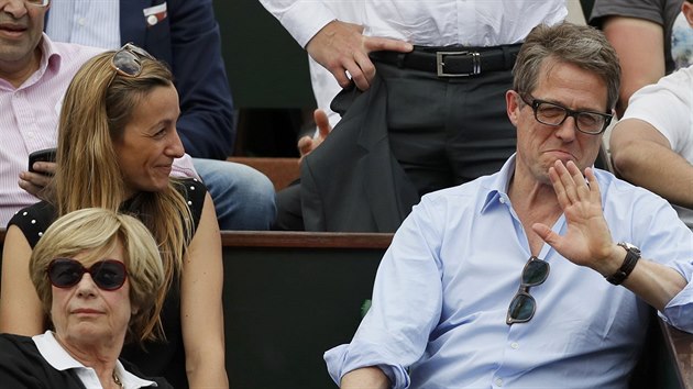 Anna Ebersteinov a Hugh Grant  na tenise (Pa, 25. kvtna 2016)