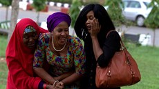 Nigerijské eny angaované v hnutí Bring back our girls oslavují osvobození...
