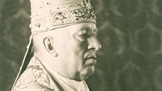 Olomoucký arcibiskup Leopold Prečan v pontifikálním rouchu