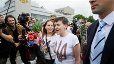Osvobozená ukrajinská letkyn Nadija Savenková piletla do Kyjeva (25. kvtna...