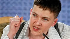 Nadija Savenková na tiskové konferenci po svém píjezdu na Ukrajinu (27....