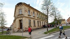 Asi osm desítek lidí v Tel�i protestovalo proti zva�ované demolici bývalého...