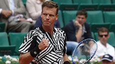 TOHLE VY�LO. Tomá� Berdych ve druhém kole Roland Garros.