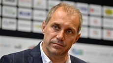 Nový trenér fotbalist Viktorie Plze Roman Pivarník na tiskové konferenci v...