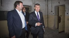 Ministr financí Andrej Babiš a starosta města Stanislav Blaha při návštěvě...